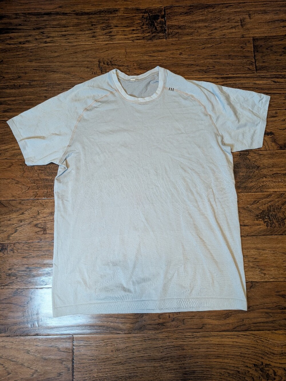 Lululemen Men's Activewear Metal Vent Tshirt Size XL